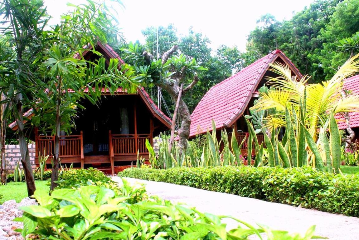 ホテル Beautiful House Batununggul エクステリア 写真
